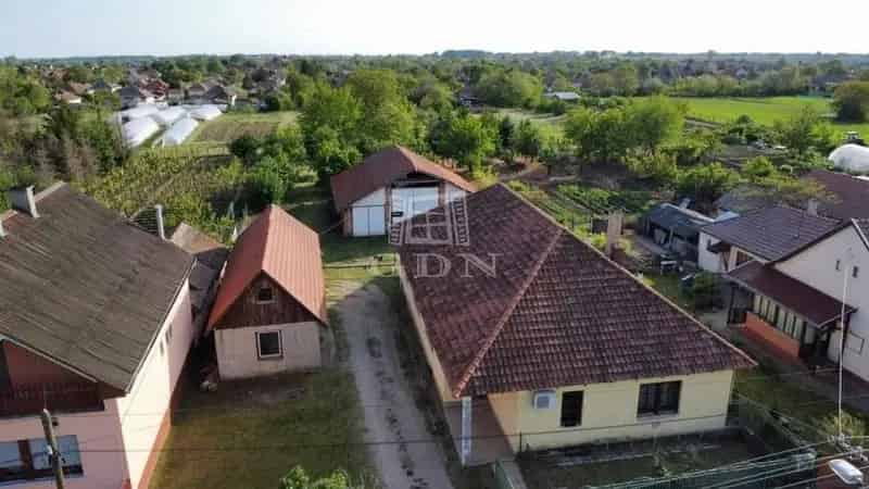 200m2-es családi ház Hevesben 150m2-es melléképülettel