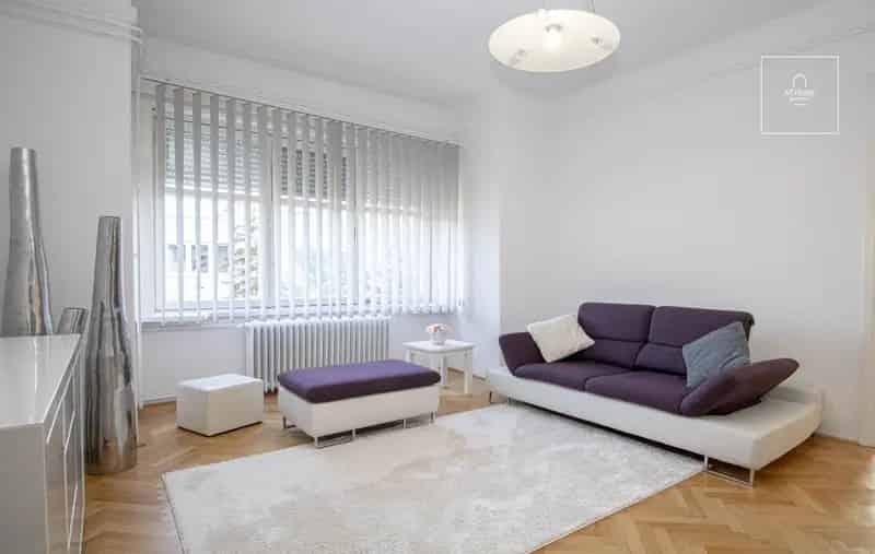 Felujitott 3 hálószobás teraszos lakás Budapest II kerület Rózsadombon