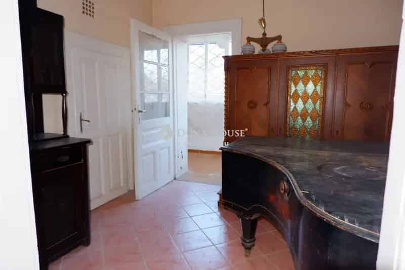 160m2-es felujitando csaladhaz 527m2-es telken Martrok utcaban