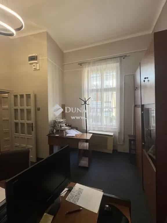 Debrecen belvaros 46 nm-es iroda kiado
