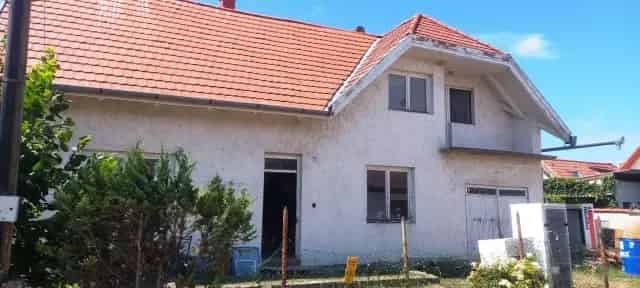 Siofok belvarosaban elado befejezetlen csaladhaz