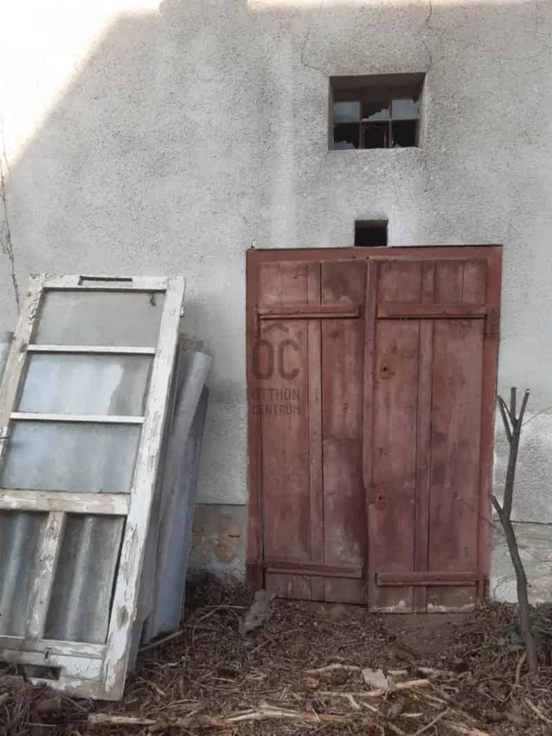 1099 m2-es telek 110 m2-es házzal Széphalmon