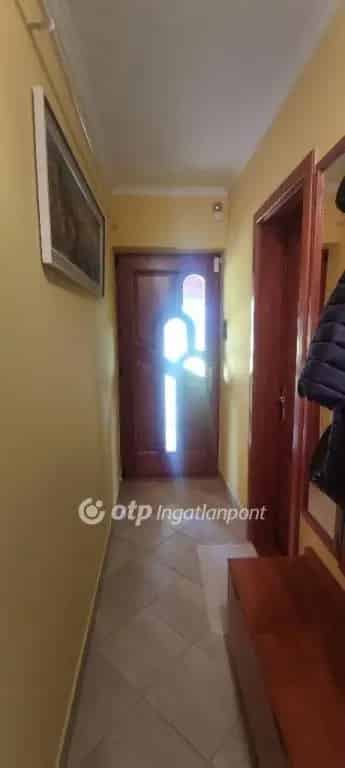 Jászberényi 3 szobás családi ház eladó - 90 nm, kert, garázs