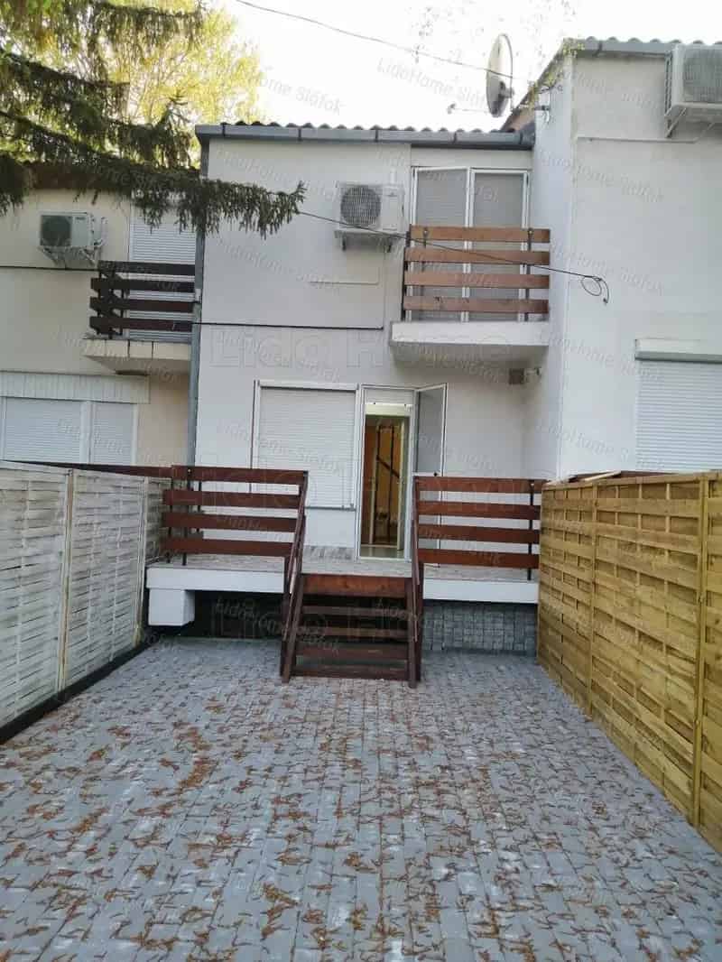 Siófoki Balaton-parti sorházi lakás eladó