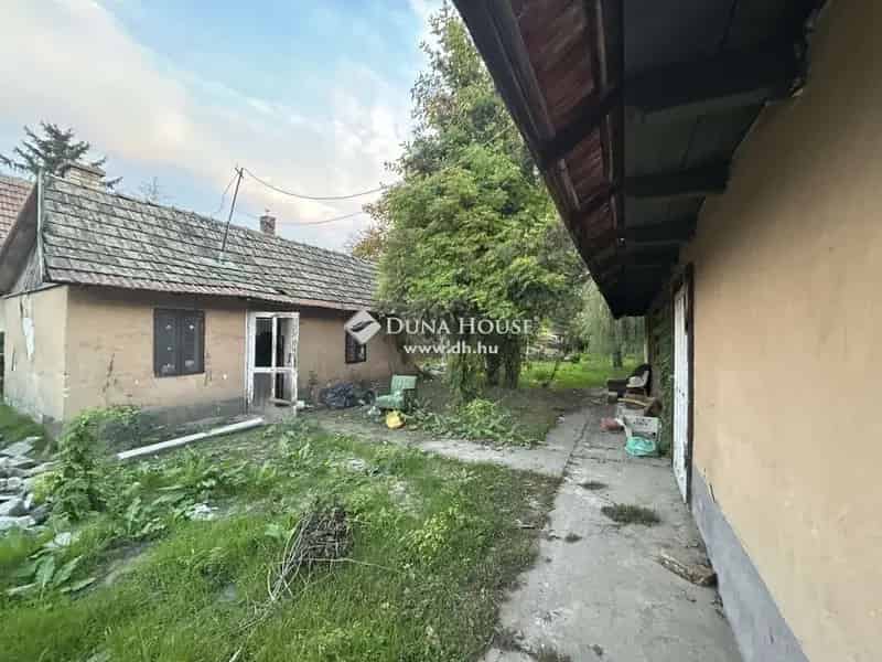 Albertírsán eladó ingatlan központi részen 869 m2 telken