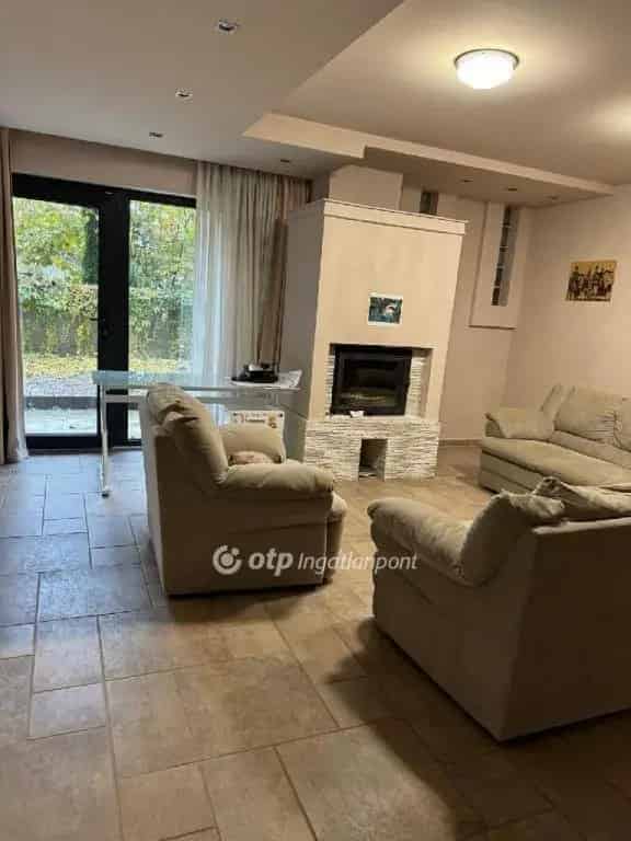 Siófoki Balaton parti villa eladó 7 erkéllyel
