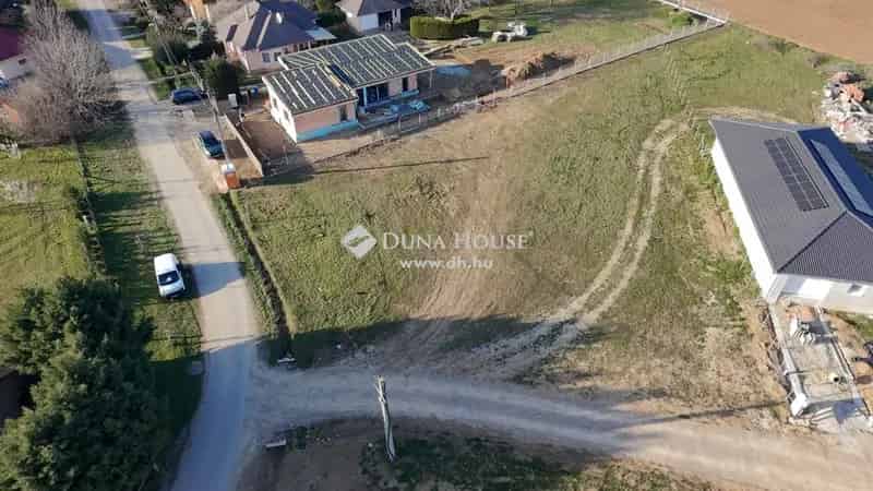 1512 nm-es összközműves saroktelek eladó Görcsönyben