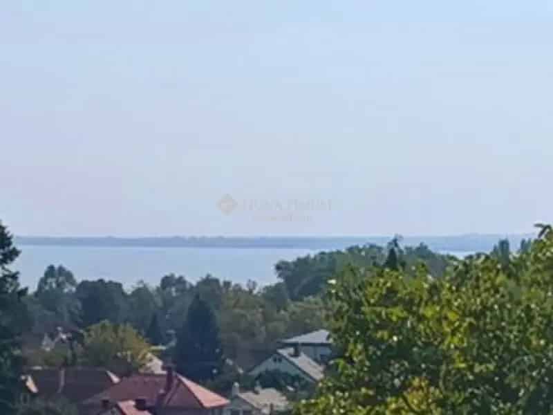 Balatonfüredi tégla lakás eladó - modern otthon a tó partján