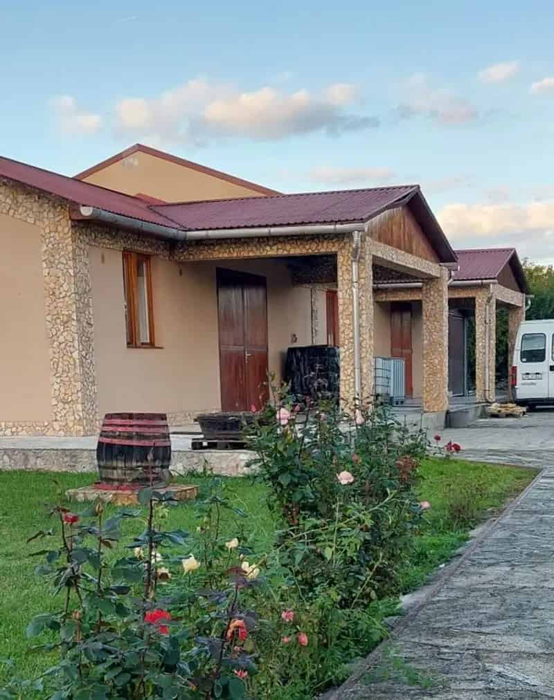 Eladó Pinceszet Sárospatakon 10 Hektar Szőlővel