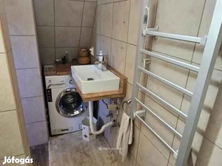 60 nm-es ház eladó Ostoroson tóközelben felújított