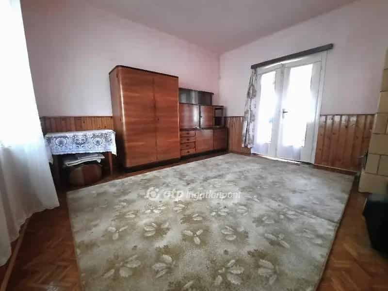 100 3 m2 családi ház Kiskunfélegyházán több melléképülettel