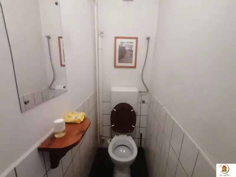 190m2-es felújított parasztház Tinnyén - dupla garázs, melléképületek