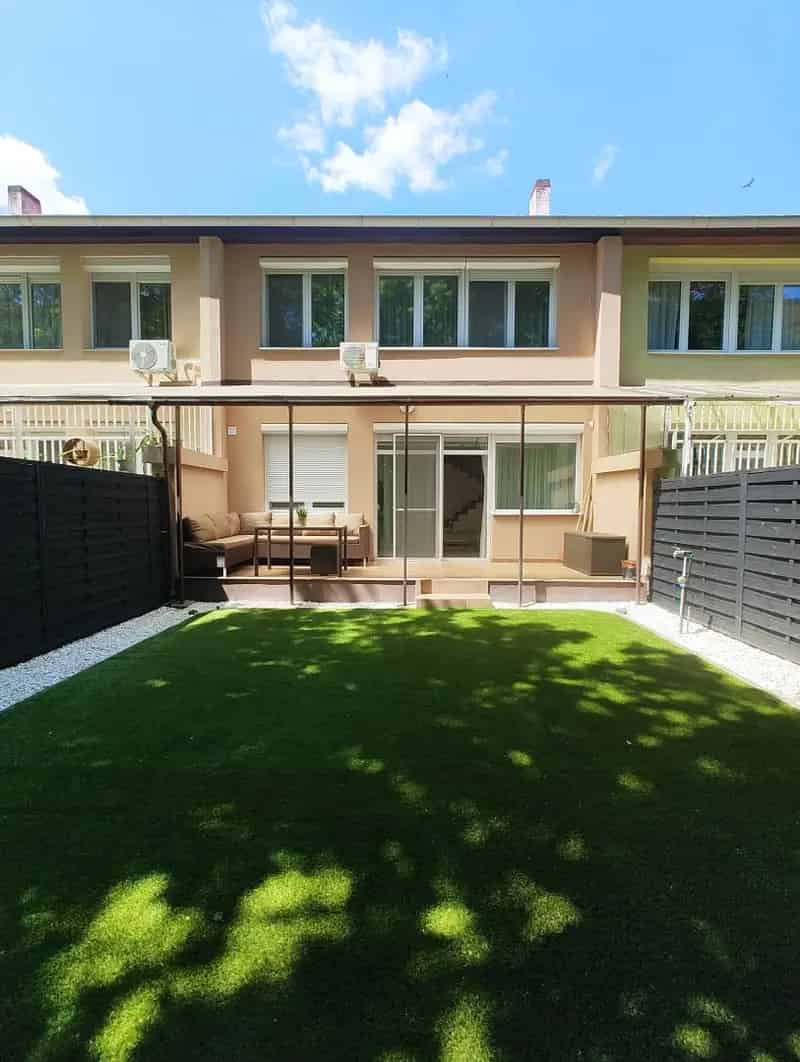 Nyíregyháza Sóstói úti modern sorház eladó