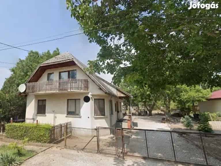 Velencén 140nm-es 4 szobás családi ház eladó