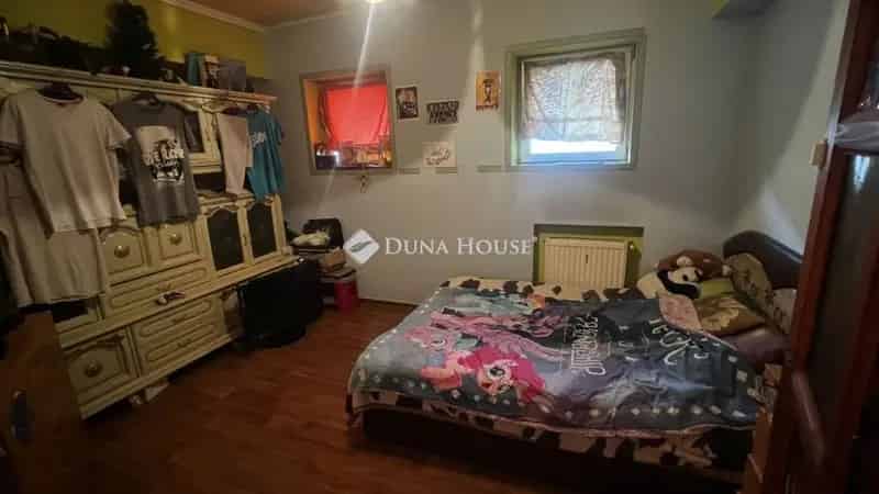Dunaújvárosi 244 nm-es családi ház eladó