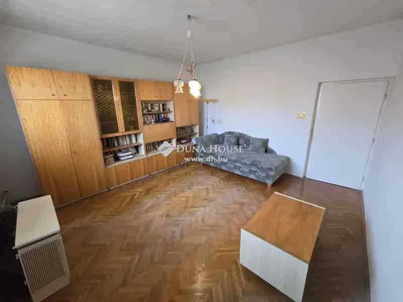 Veszprémi családi ház 6067 nm telekkel felújítandó