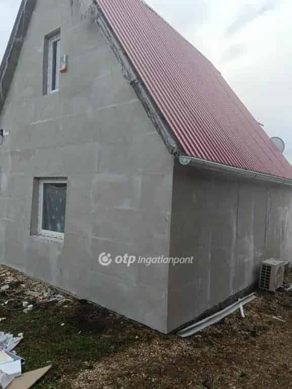 Bicske hétvégi ház eladó felújítva 55nm 4 fél szoba