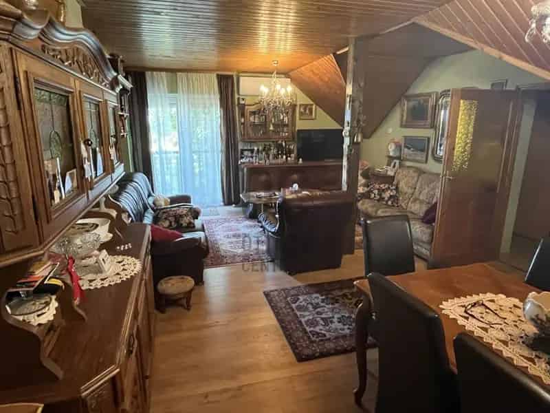 Villanyi családi ház eladó vendégházzal és melléképületekkel