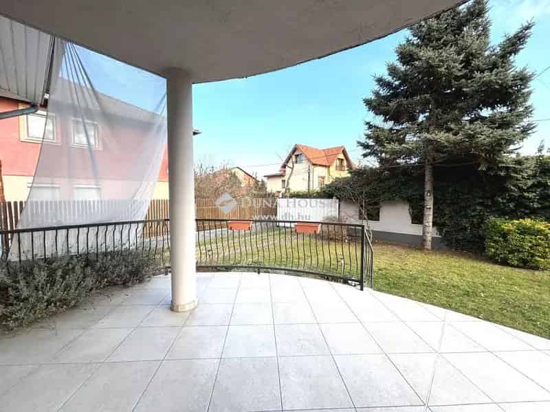 Csillaghegyi családi ház eladó garázzsal 180nm 3 hálószoba