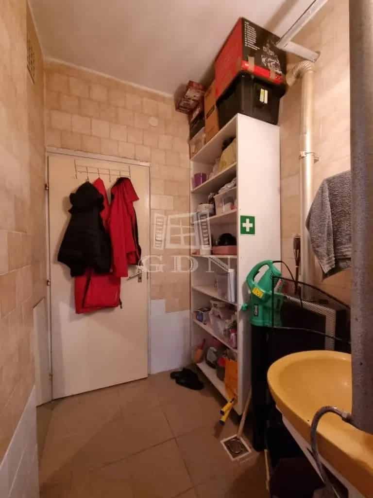 80m2-es Utcafronti Üzlethelyiség Eladó Kisfaludon