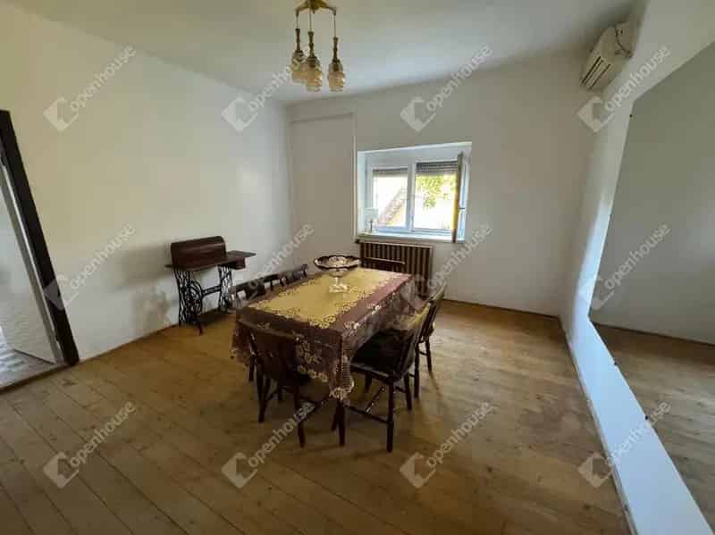 Székesfehérvári családi ház eladó - 100m2, 3 szoba, garázs, melléképület