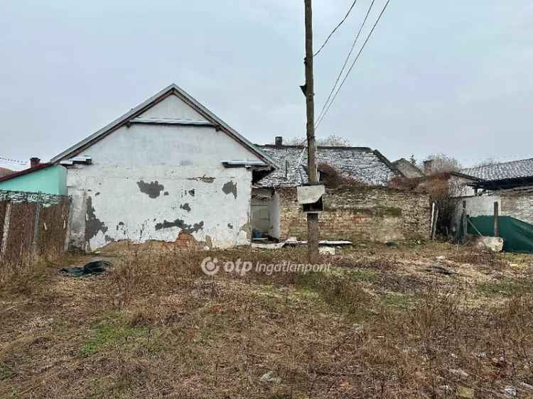 Kecskemét 540 nm-es telek eladó 2 épülettel fejlesztésre befektetésre