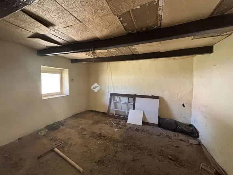 Felújítandó ház Nagysápon 1305m2-es telken