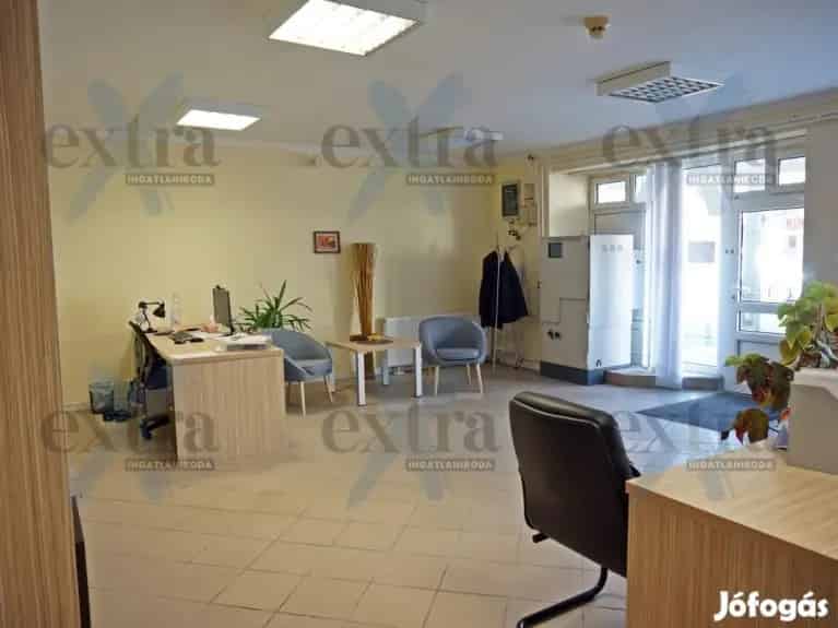 65m2-es Utcai Bejáratos Irodaüzlethelyiség Kiadó Kunszentmártonban