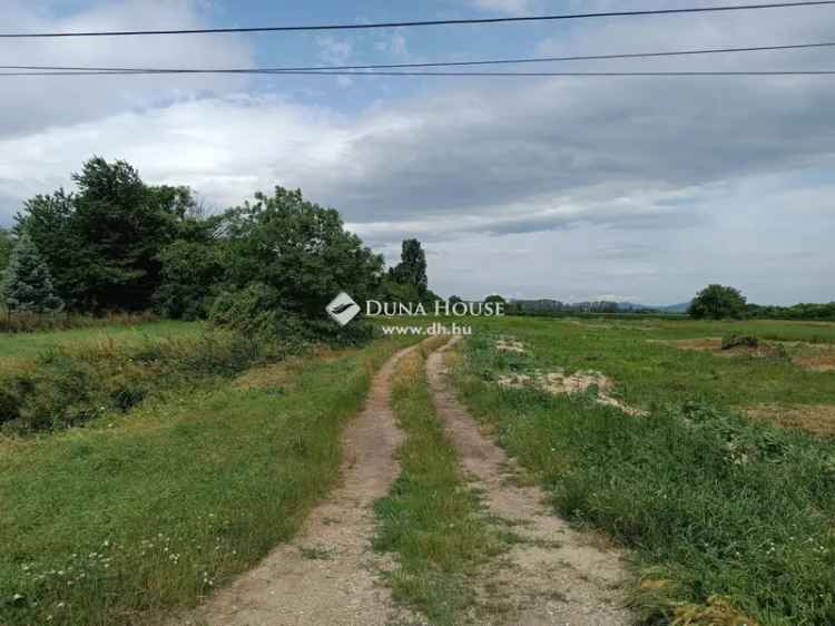 Eladó telek Papkeszi belterületén közel a Balatonhoz