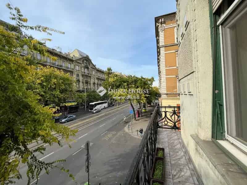 90 nm-es Polgári Lakás Szent István Körút - Modern, Világos, Galériával