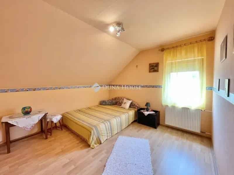 160 nm-es két szintes családi ház Pesterzsébet kertvárosban