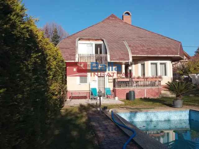 Csömöri családi ház eladó - 5 szoba, medence, 1074m² telek