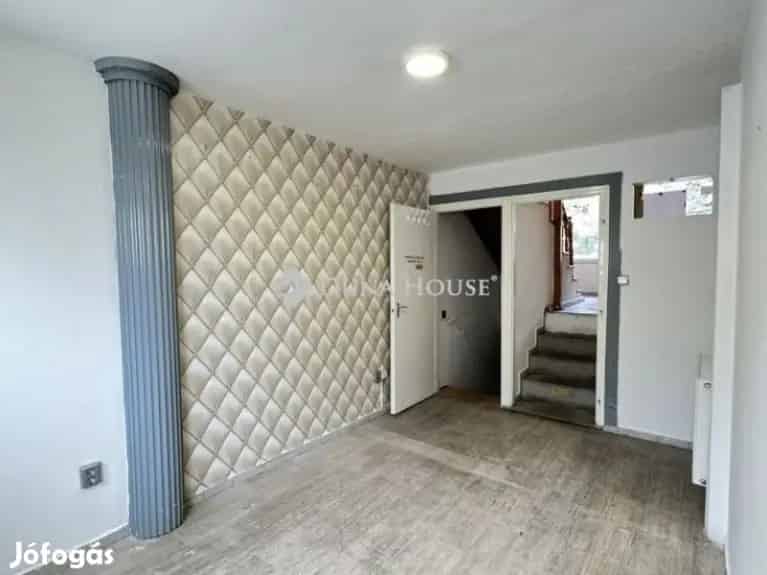 Eladó Üzlethelyiség Veszprémben - 72 m2 - 3 szintes