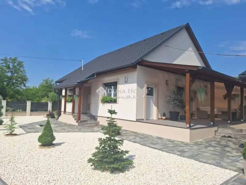 Modern Tanya Kerekegyháza mellett 155m2 4800m2 telekkel