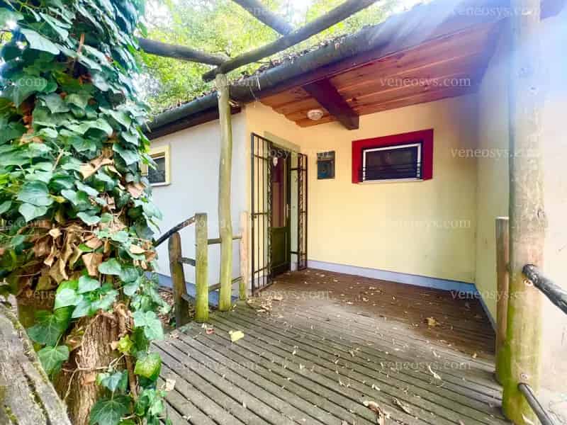 Gyomaendrődön, a Liget Fürdő és a kemping közvetlen szomszédságában kínálunk megvételre egy kiváló adottságú ingatlant.