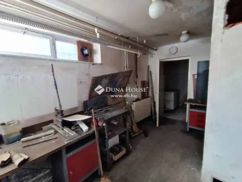 80m2-es iroda eladó Szekszárd belvárosában