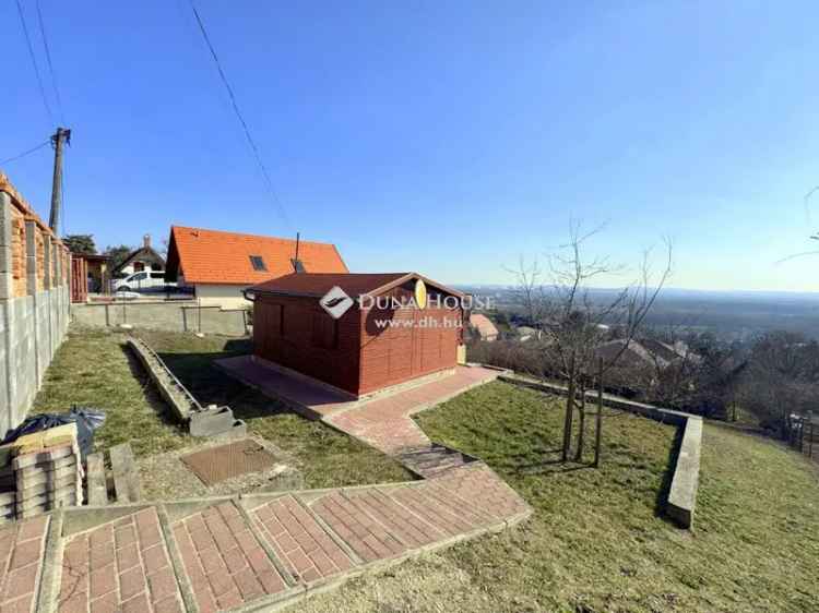 Nyaraló eladó Szentendrén panorámás telekkel