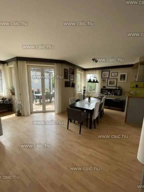 Nagykovácsi családi ház eladó - 285 nm, 6 szoba, panoráma