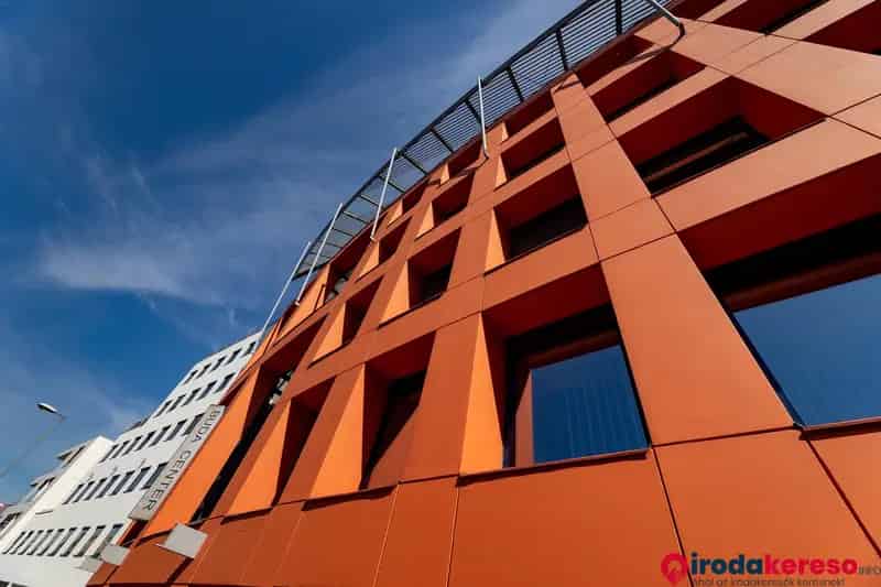 Buda Center Irodaház - Modern terek panorámás kilátással