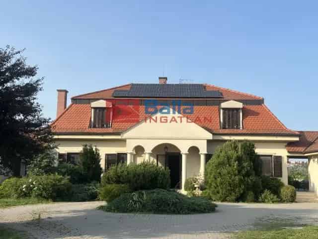 Pomáz exkluzív családi ház eladó 36000m2-es telken