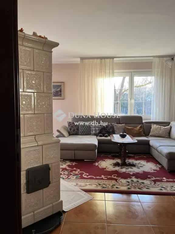 Szekszárd Újváros 155 nm-es 6 szobás családi ház eladó