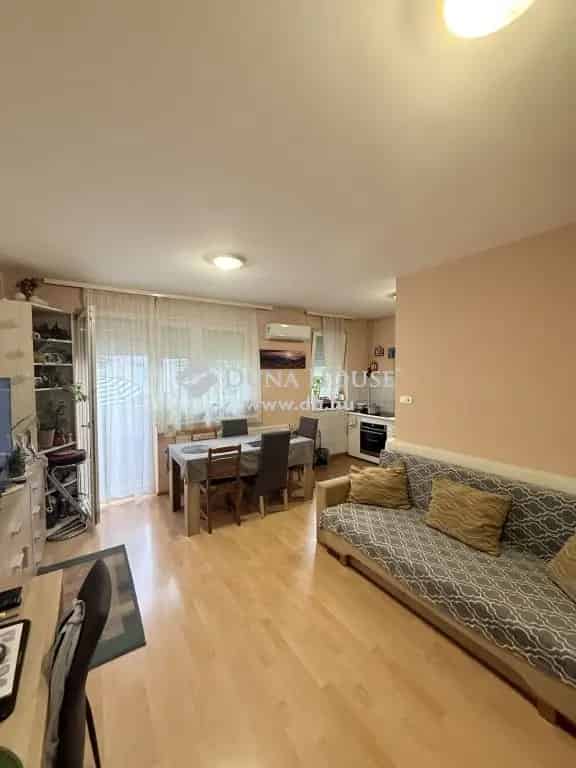 60 m2-es lakás eladó 2005-ös építésű társasházban