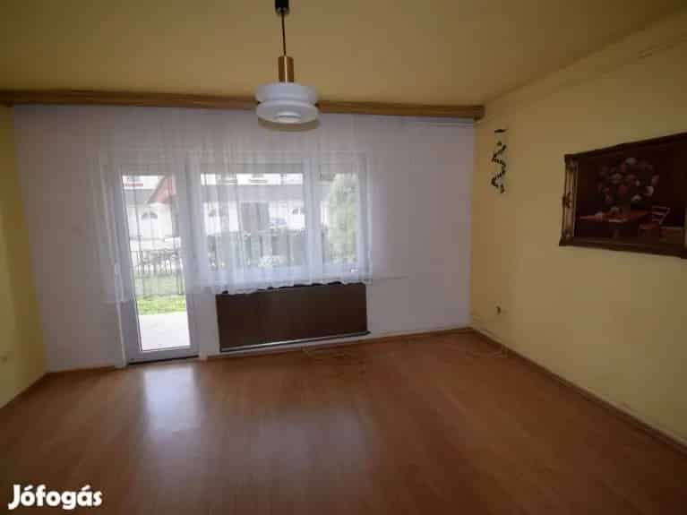 Fonyód belváros 120 m2 5 szobás lakás eladó