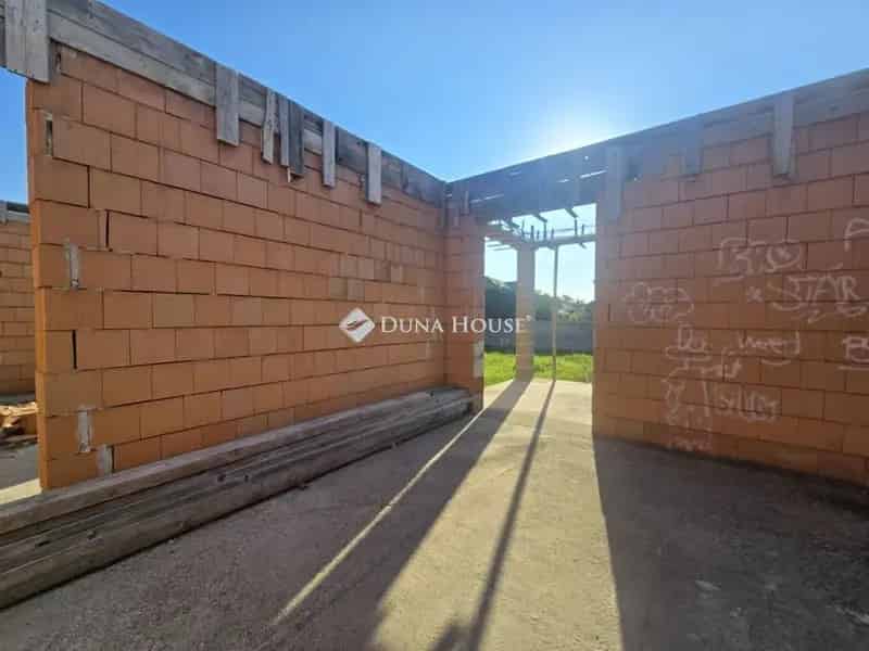 Ház Kiadó , Váci járás, Közép-Magyarország