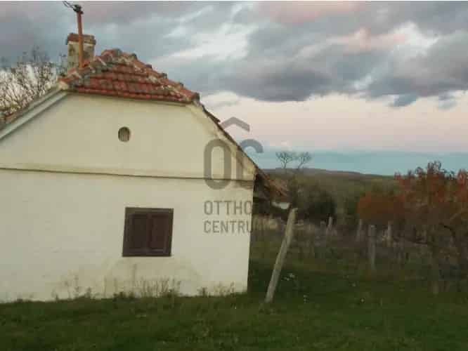 Surdi eladó nyaraló - Panorámás kilátás, 4000 nm telek