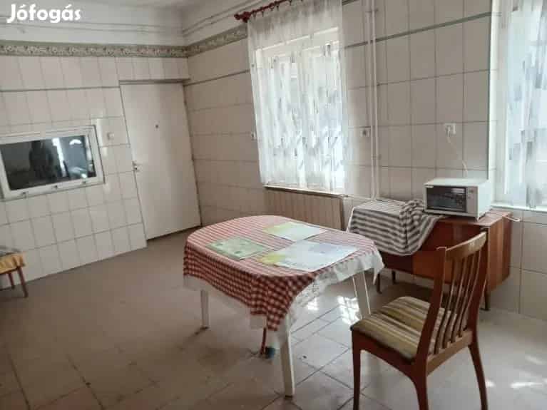 Romhányi üzlethelyiség eladó 550 nm telekkel