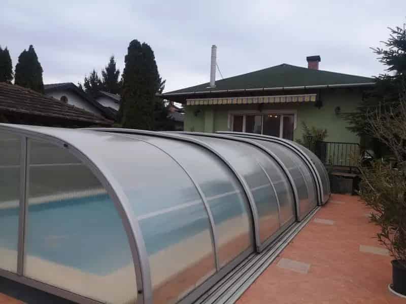 Erdon 220m2-es csaladhaz uszomedencel szaunaval dupla garazzsal