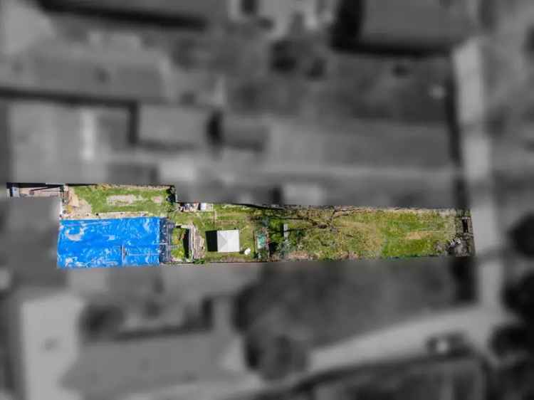 Szobi Duna-parti telek eladó panorámás épülettel