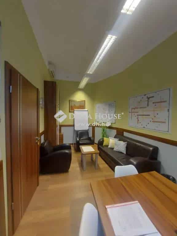175m2 Polgári Lakás eladó Pécsen Zsolnay-szobor közelében