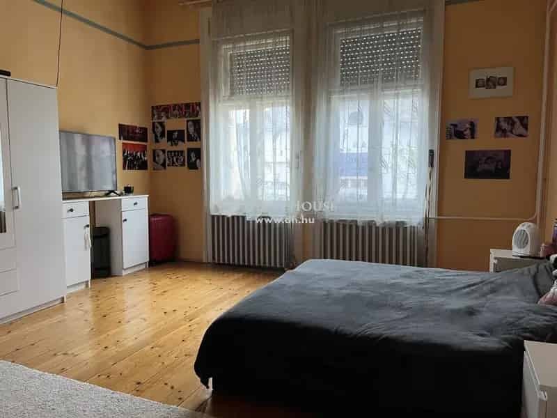 Tolna megyei 4 szobás családi ház eladó üzlethelyiséggel
